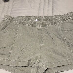 Old Navy Women's Olive Cargo Shorts